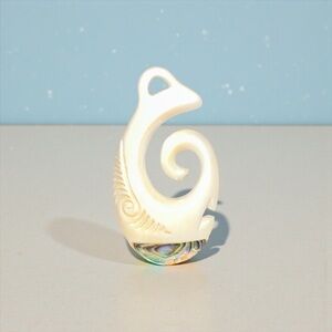 MAORI 2nd generation hand carved BONE Spiral Pendant With Abalone shell co-ed